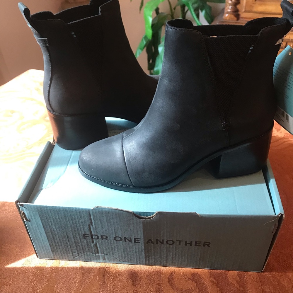🖤 Black TOMS Esme Leather Boot 🖤